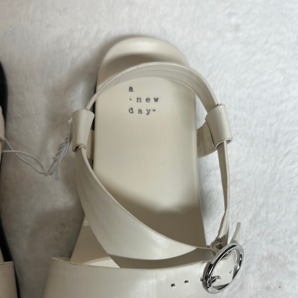 A New Day Cream Sandals with Elegant Design - Picture 10 of 11